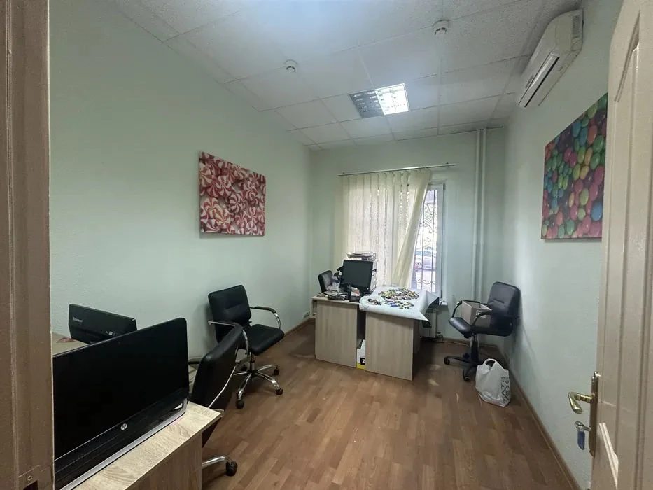 Office for sale 8 rooms, 161 m², 1st fl./17 floors. 56, Kharkivske 56, Kyiv. 