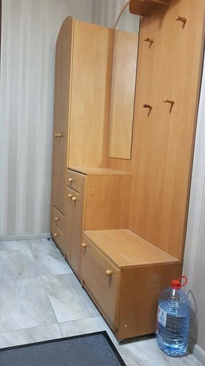 Сдам квартиру 2 комнаты, 46 m², 1 эт./9 этажей. 5, Богдана Гаврилишина вул. (Ванди Василевської), Киев. 