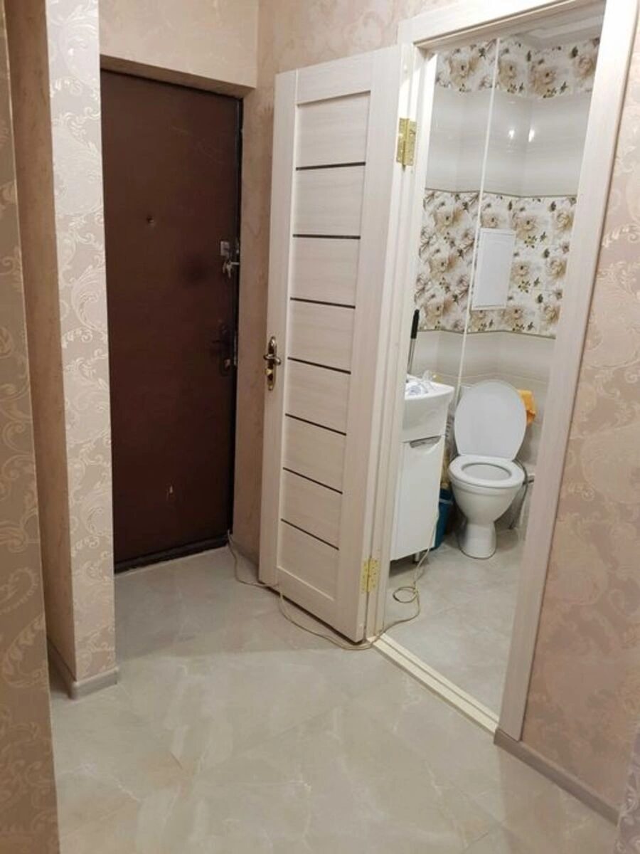 Сдам квартиру 2 комнаты, 46 m², 1 эт./9 этажей. 5, Богдана Гаврилишина вул. (Ванди Василевської), Киев. 