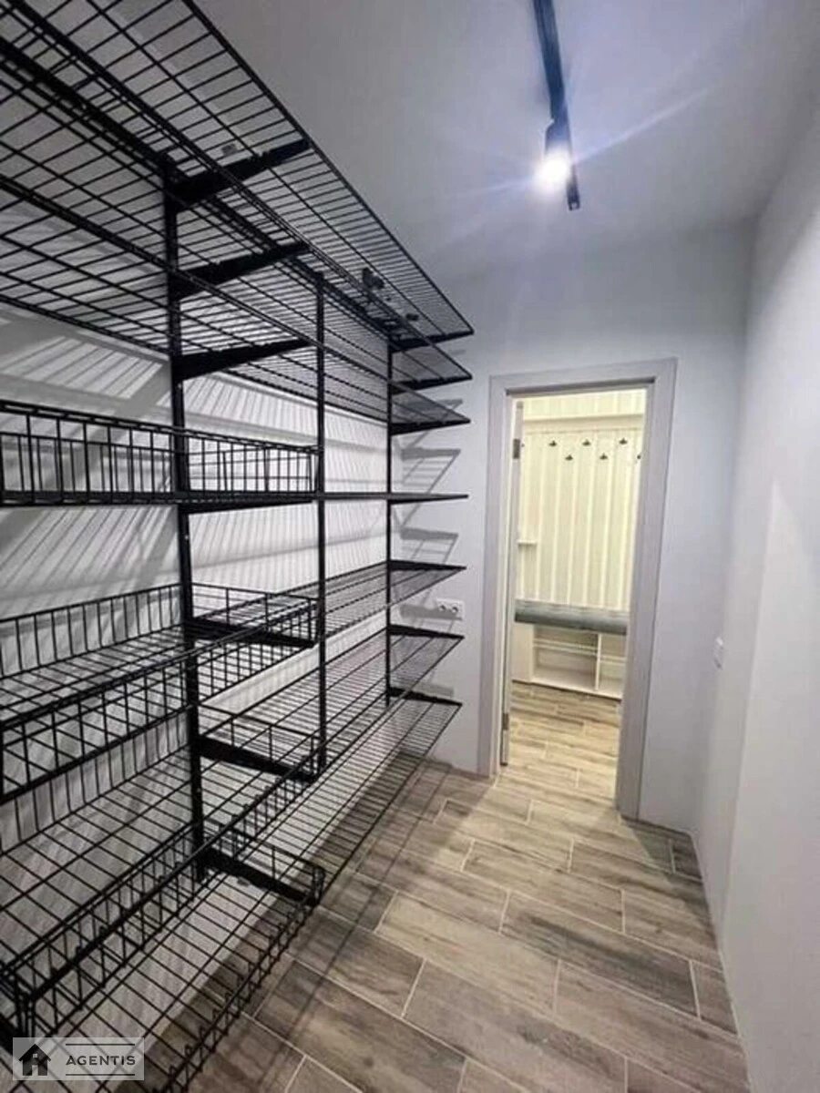 Сдам квартиру 2 комнаты, 69 m², 3 эт./5 этажей. Олени Теліги вул., Киев. 