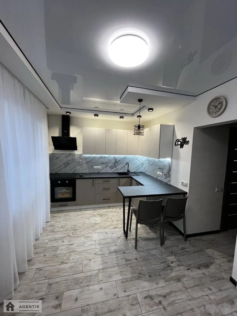 Сдам квартиру 1 комната, 37 m², 5 эт./6 этажей. 75, Стеценка 75, Киев. 