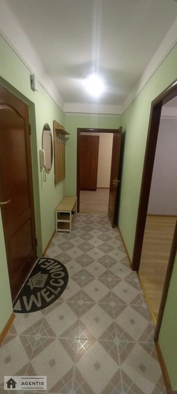 Сдам квартиру 2 комнаты, 52 m², 1 эт./9 этажей. 2, Амвросія Бучми вул., Киев. 