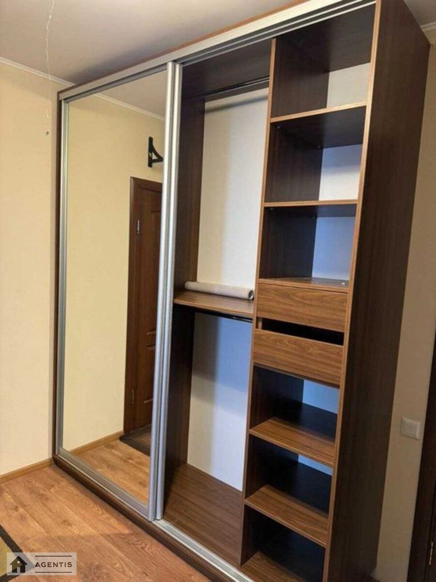 Сдам квартиру 2 комнаты, 63 m², 15 эт./22 этажа. 8, Бориса Гмирі вул., Киев. 