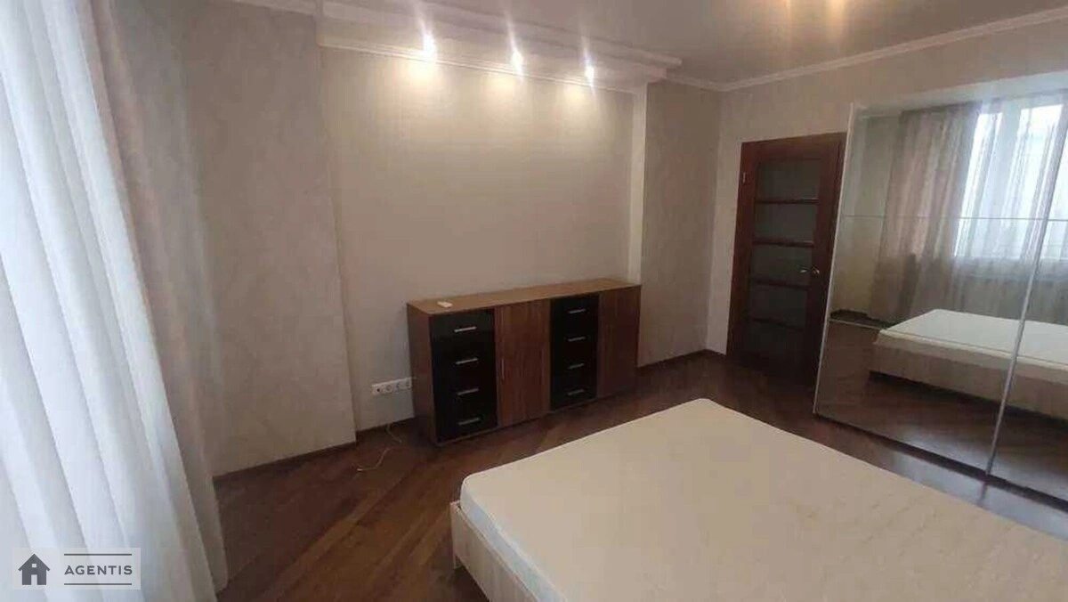 Сдам квартиру 3 комнаты, 98 m², 3 эт./16 этажей. 2, Василя Касіяна вул., Киев. 