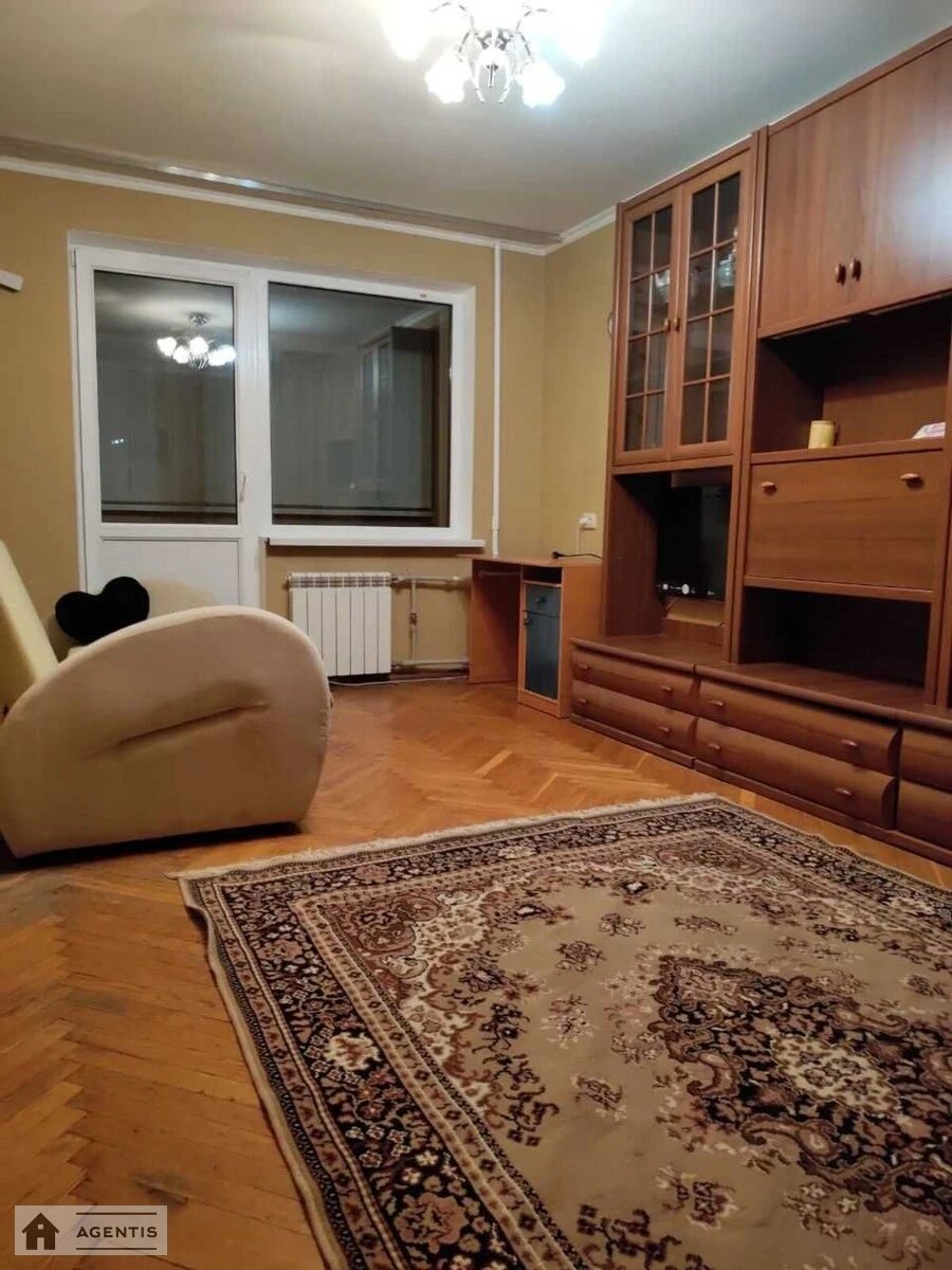 Сдам квартиру 2 комнаты, 45 m², 4 эт./12 этажей. 3, Андрія Малишка вул., Киев. 