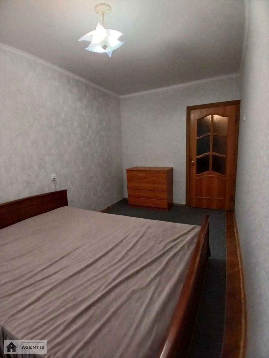 Сдам квартиру 2 комнаты, 45 m², 4 эт./12 этажей. 3, Андрія Малишка вул., Киев. 