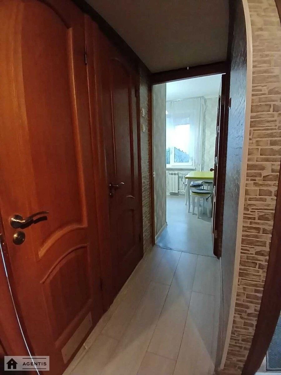 Сдам квартиру 2 комнаты, 45 m², 4 эт./12 этажей. 3, Андрія Малишка вул., Киев. 