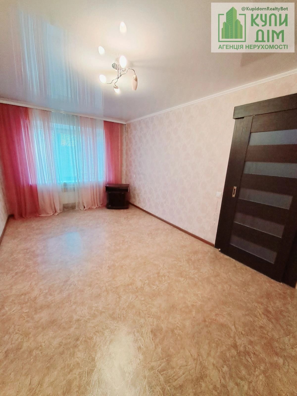 Продаж квартири 3 кімнати, 59 m², 2 пов./5 поверхів. 66, Вокзальна вулиця (Жовтневої Революції), Кропивницький. 