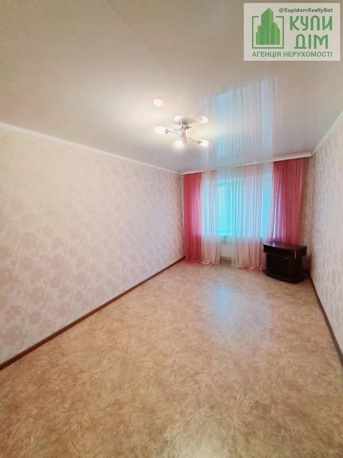 Продаж квартири 3 кімнати, 59 m², 2 пов./5 поверхів. 66, Вокзальна вулиця (Жовтневої Революції), Кропивницький. 