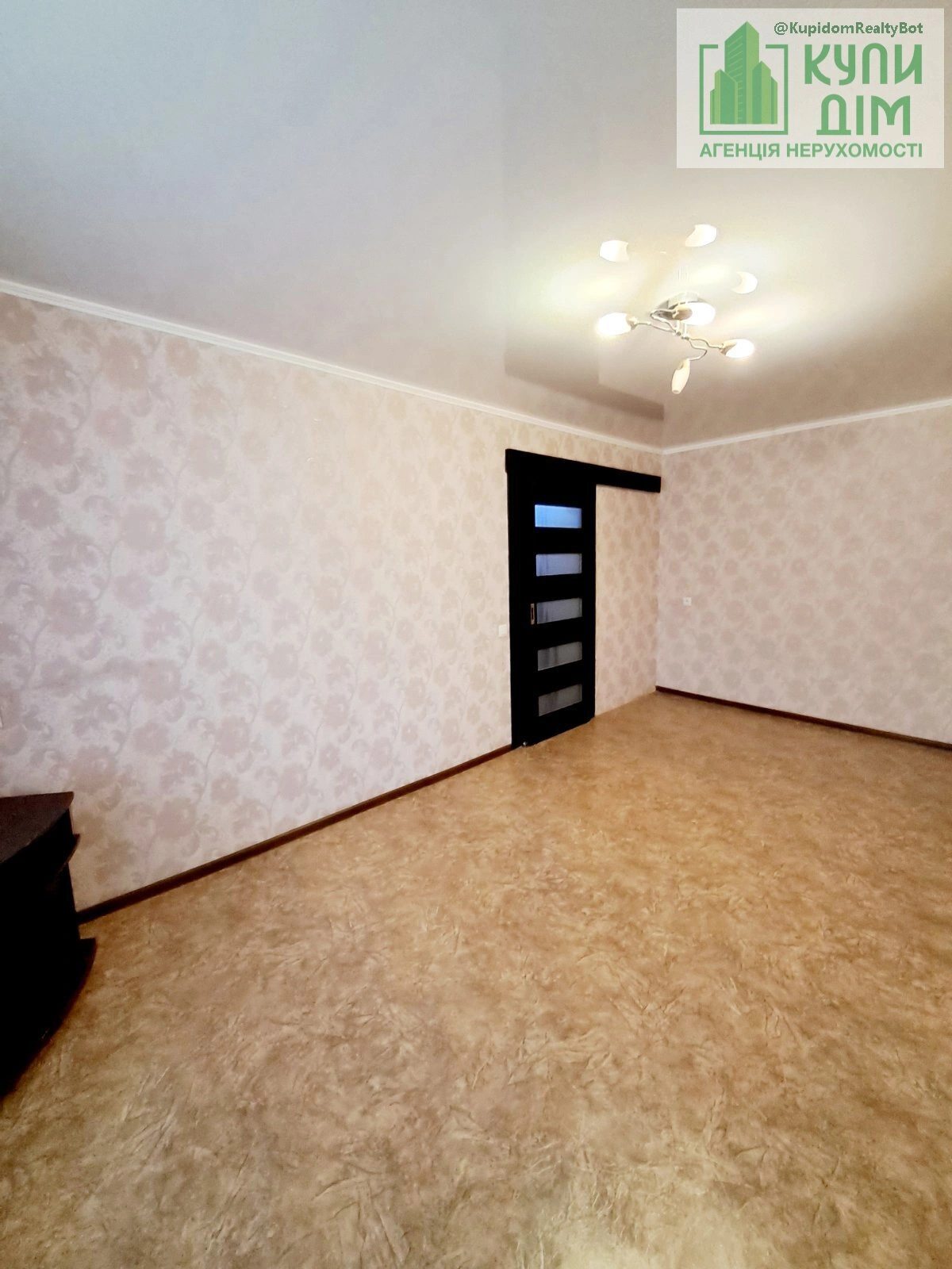 Продаж квартири 3 кімнати, 59 m², 2 пов./5 поверхів. 66, Вокзальна вулиця (Жовтневої Революції), Кропивницький. 