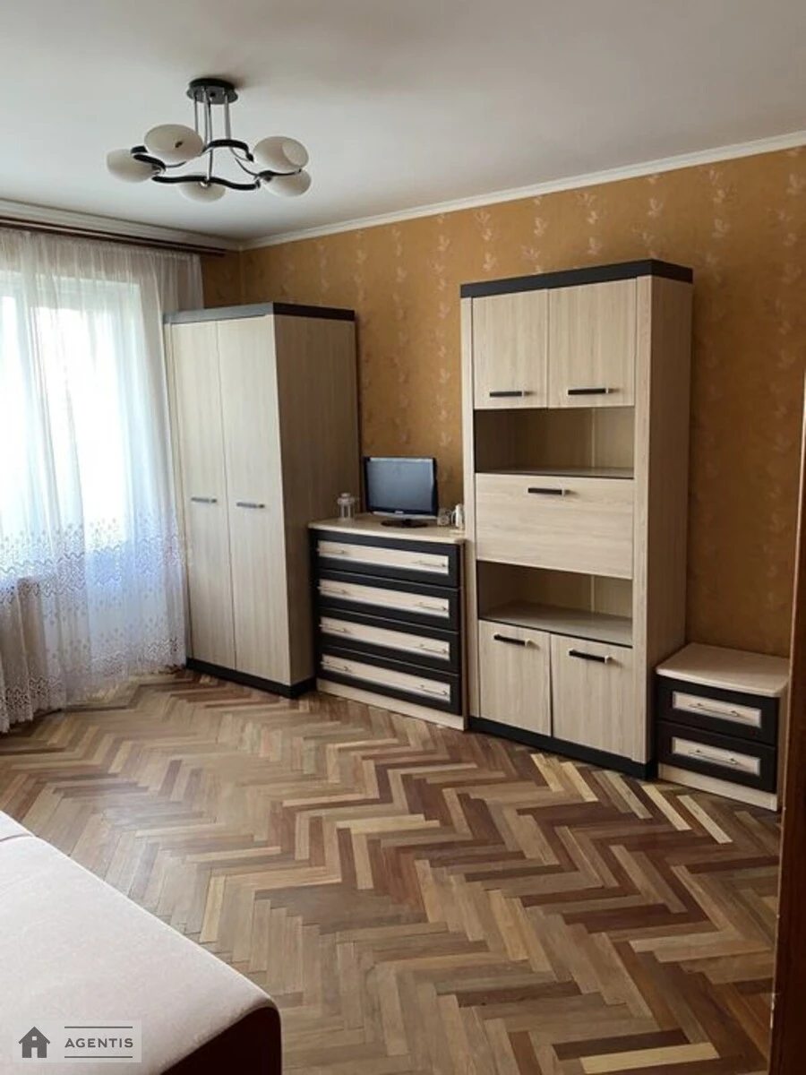 Сдам квартиру 1 комната, 34 m², 8 эт./9 этажей. 29, Нежинская 29, Киев. 