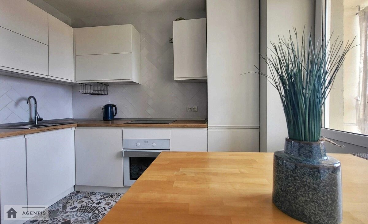 Сдам квартиру 1 комната, 40 m², 7 эт./8 этажей. 26, Валерія Лобановського просп. (Червонозоряний), Киев. 