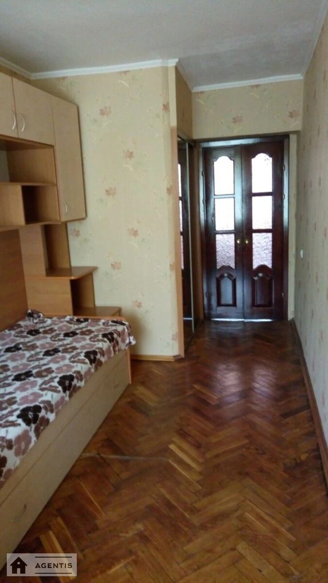 Сдам квартиру 2 комнаты, 48 m², 4 эт./5 этажей. 50, Вышгородская 50, Киев. 