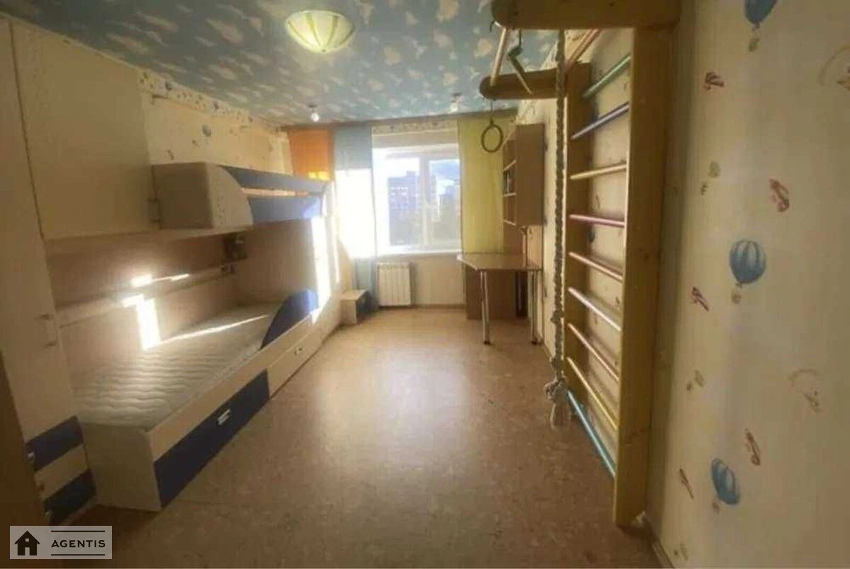 Сдам квартиру 3 комнаты, 97 m², 5 эт./16 этажей. 11, Володимира Івасюка просп. (Героїв Сталінграда), Киев. 