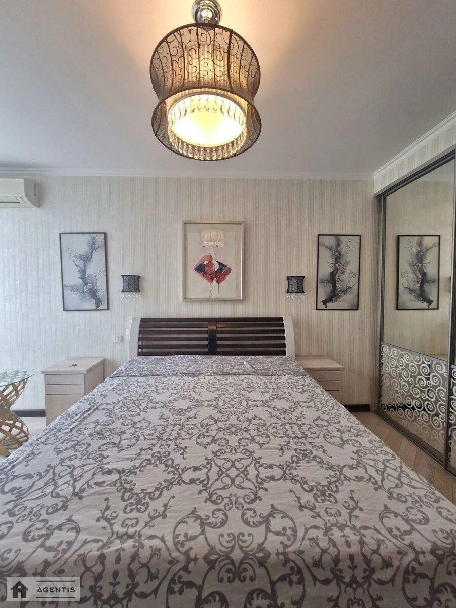 Сдам квартиру 3 комнаты, 84 m², 11 эт./24 этажа. Дмитриевская, Киев. 