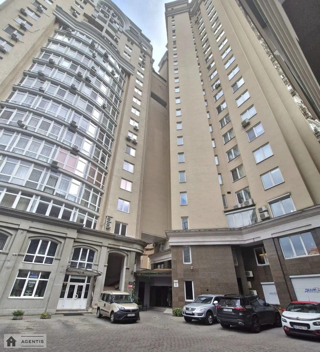 Сдам квартиру 3 комнаты, 84 m², 11 эт./24 этажа. Дмитриевская, Киев. 