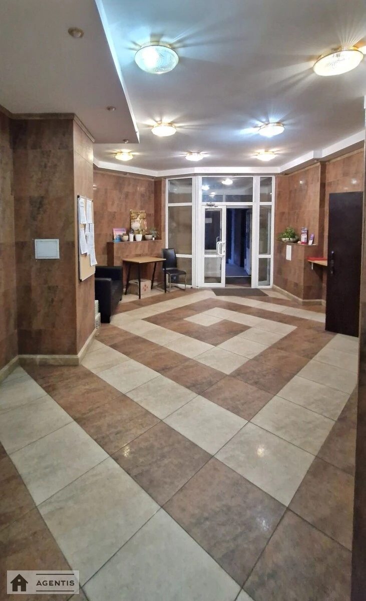 Сдам квартиру 3 комнаты, 84 m², 11 эт./24 этажа. Дмитриевская, Киев. 