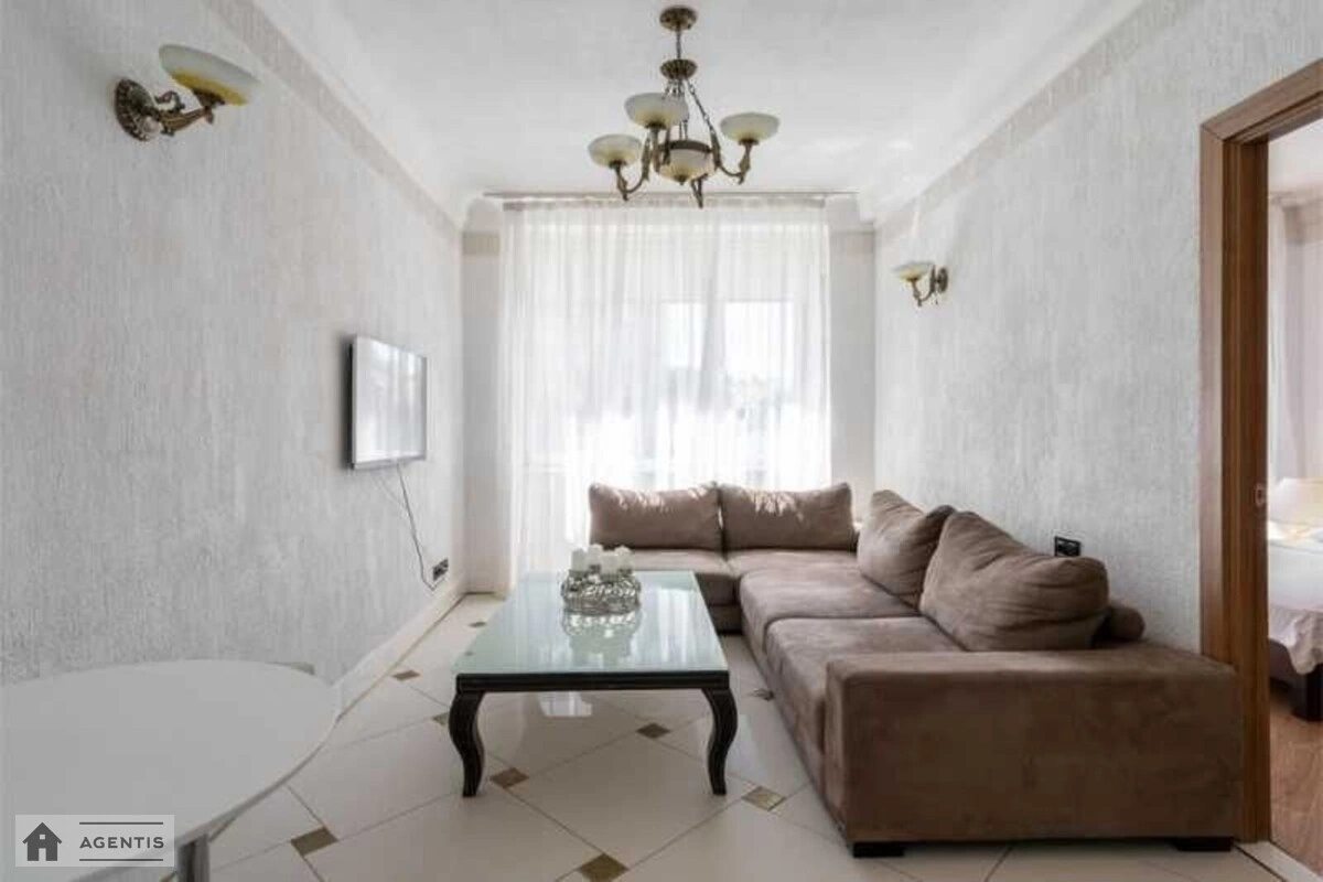 Сдам квартиру 3 комнаты, 60 m², 5 эт./9 этажей. Крещатик, Киев. 