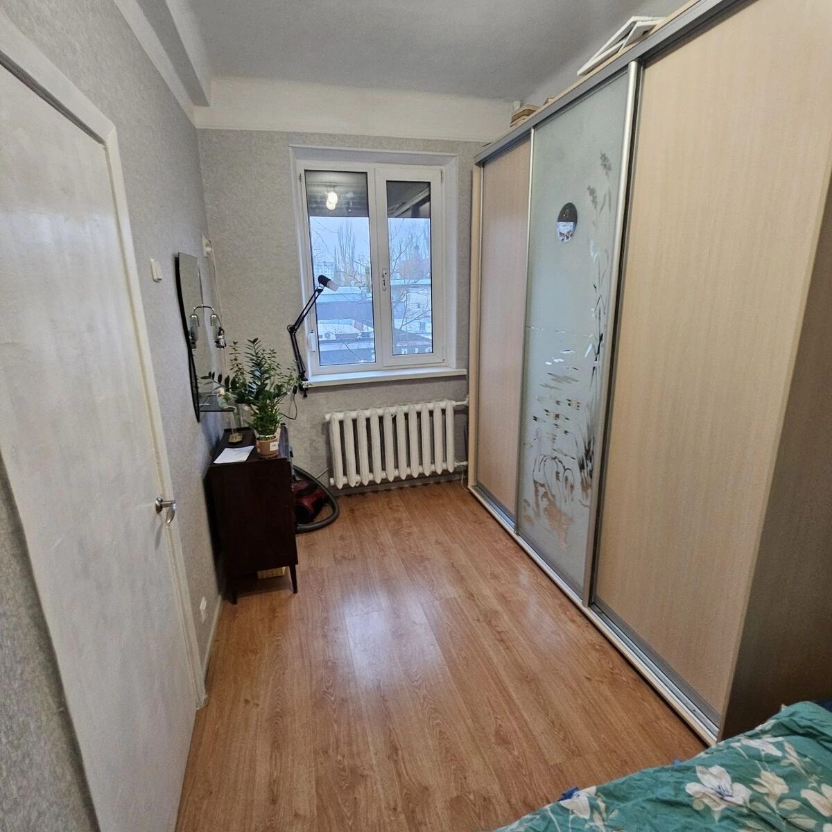 Apartments for sale 2 rooms, 40 m², 2nd fl./5 floors. 3, Ushynskogo 3, Kyiv. 