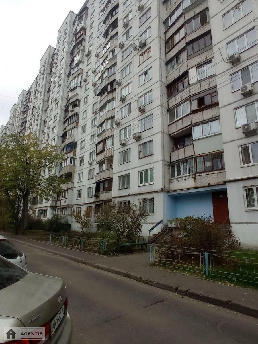 Сдам квартиру 3 комнаты, 70 m², 3 эт./16 этажей. 27, Володимира Івасюка просп. (Героїв Сталінграда), Киев. 