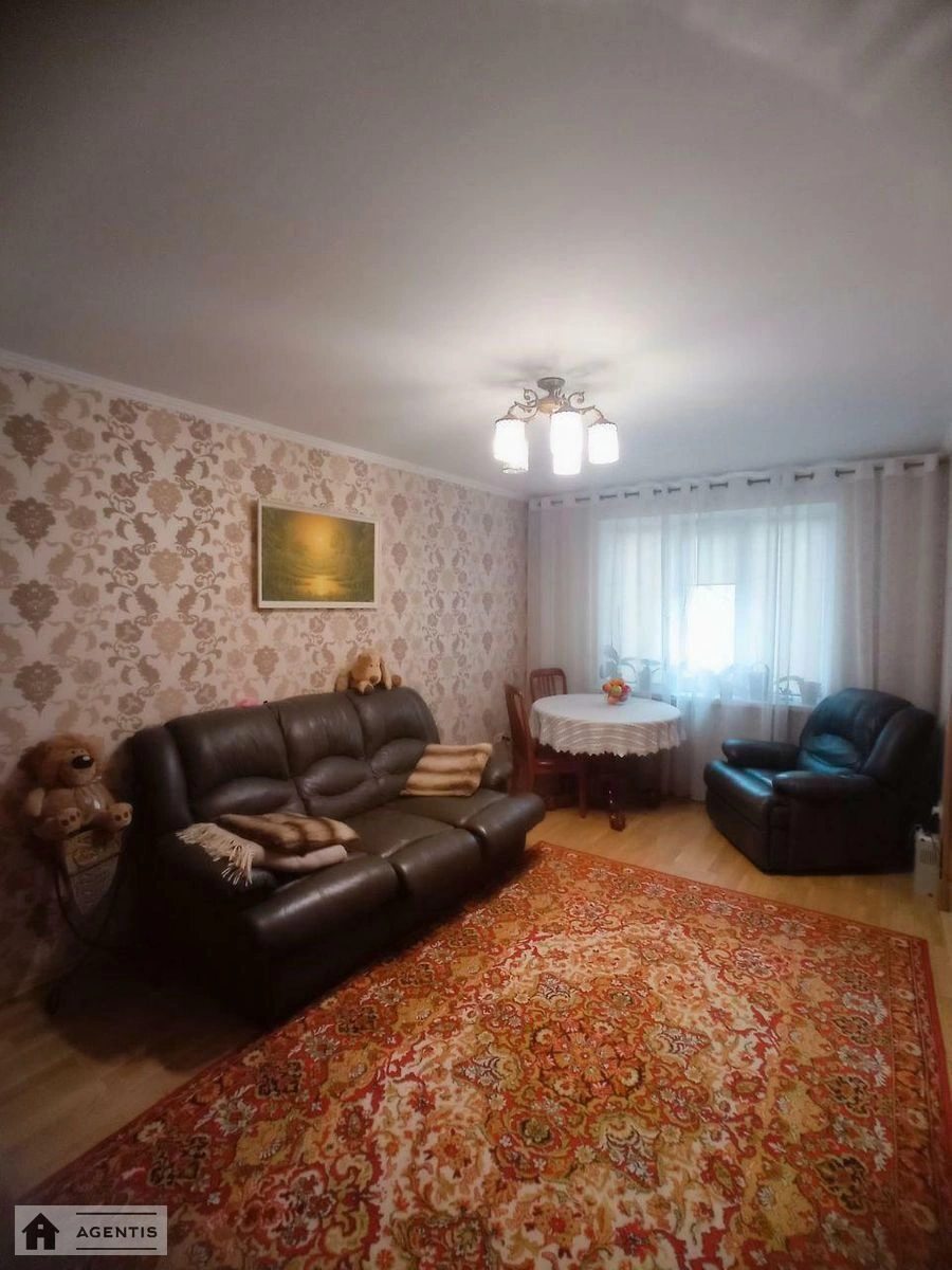 Сдам квартиру 3 комнаты, 70 m², 3 эт./16 этажей. 27, Володимира Івасюка просп. (Героїв Сталінграда), Киев. 