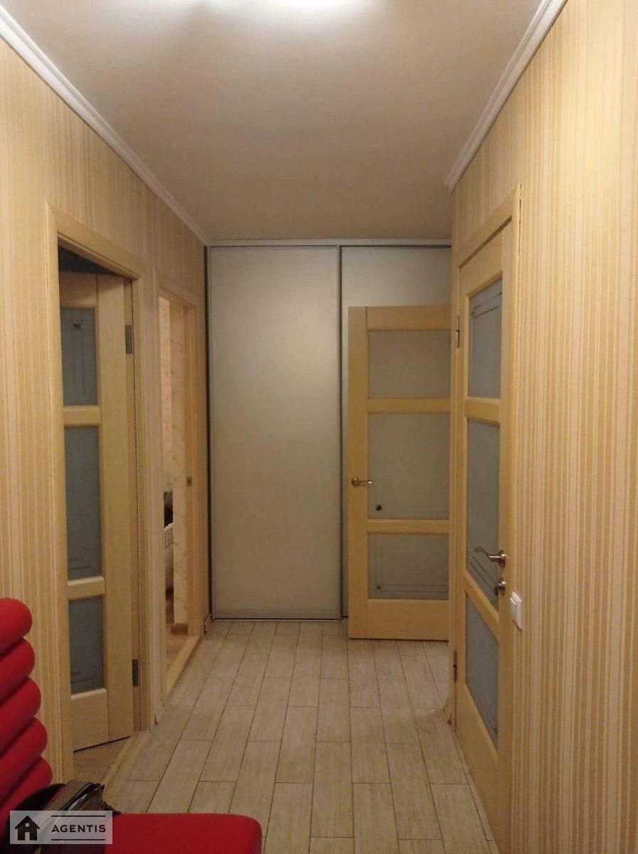 Сдам квартиру 3 комнаты, 70 m², 3 эт./16 этажей. 27, Володимира Івасюка просп. (Героїв Сталінграда), Киев. 