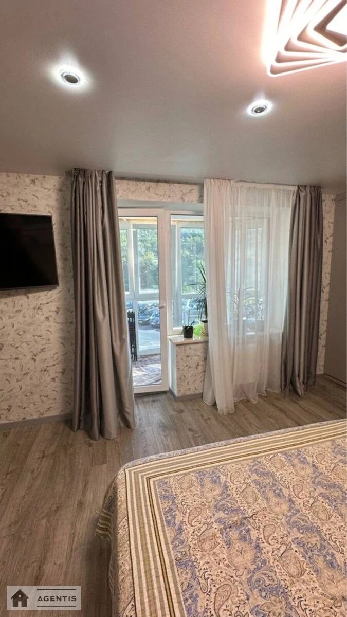 Сдам квартиру 2 комнаты, 56 m², 2 эт./27 этажей. Лисогірський пров., Киев. 