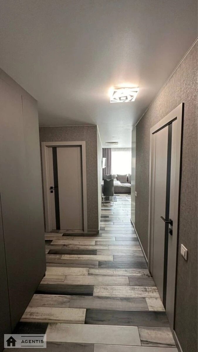 Сдам квартиру 2 комнаты, 56 m², 2 эт./27 этажей. Лисогірський пров., Киев. 