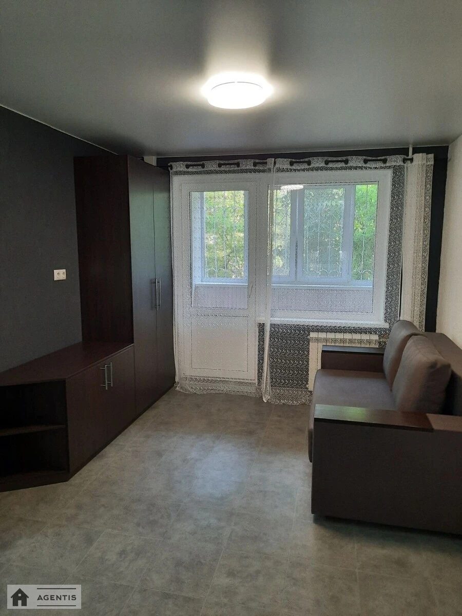 Здам квартиру 1 кімната, 24 m², 1 пов./1 пов.. 20, Озерна 20, Київ. 