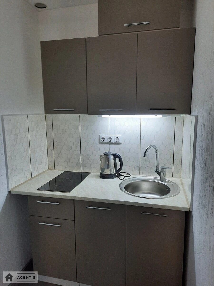 Здам квартиру 1 кімната, 24 m², 1 пов./1 пов.. 20, Озерна 20, Київ. 