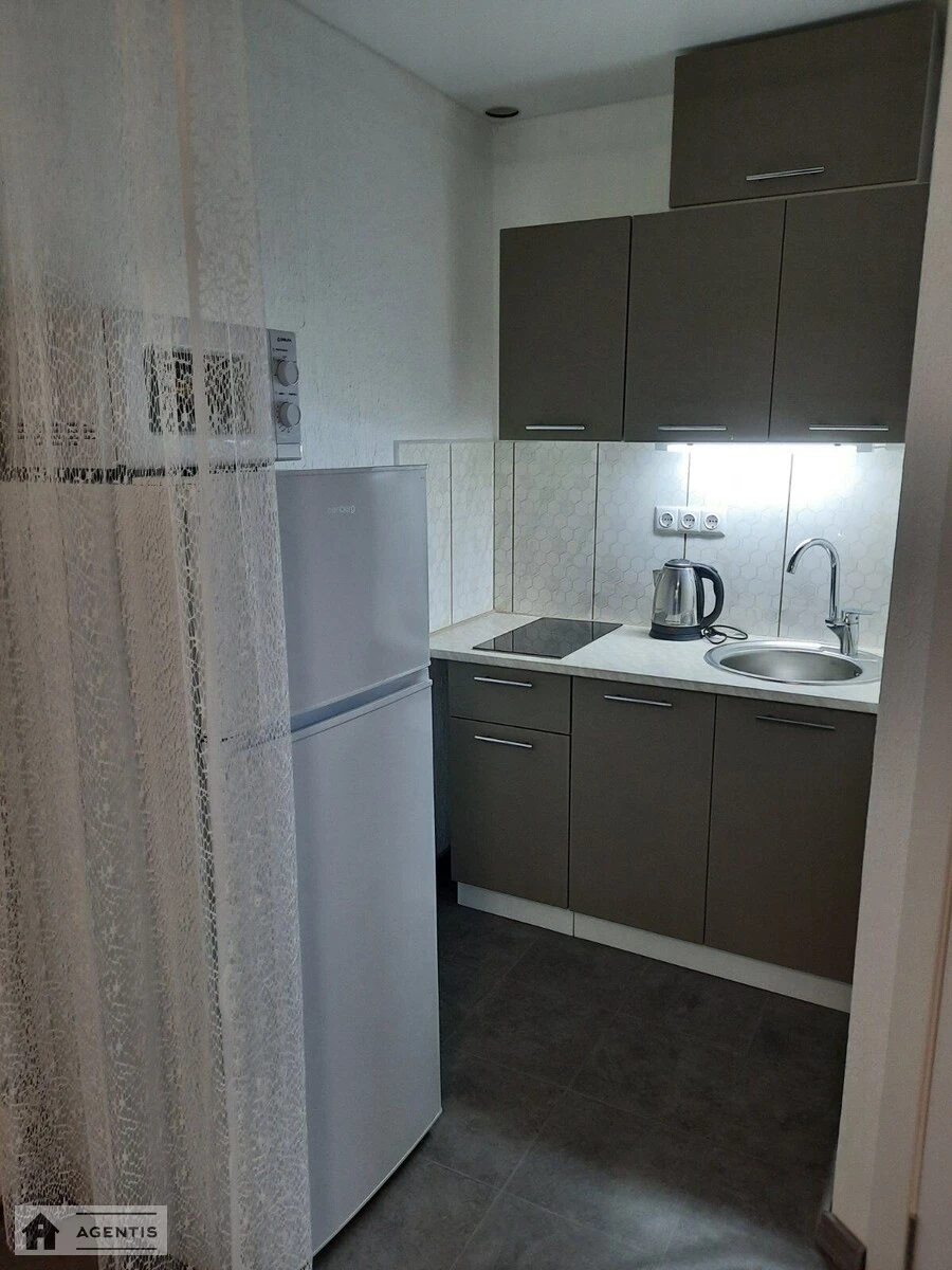 Здам квартиру 1 кімната, 24 m², 1 пов./1 пов.. 20, Озерна 20, Київ. 