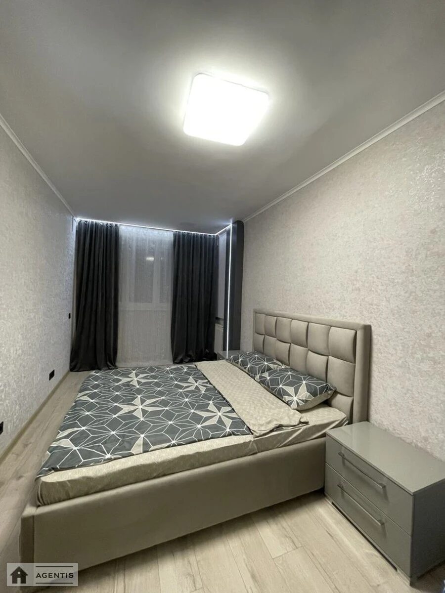 Сдам квартиру 2 комнаты, 62 m², 6 эт./8 этажей. 3, Леси Украинки 3, Киев. 