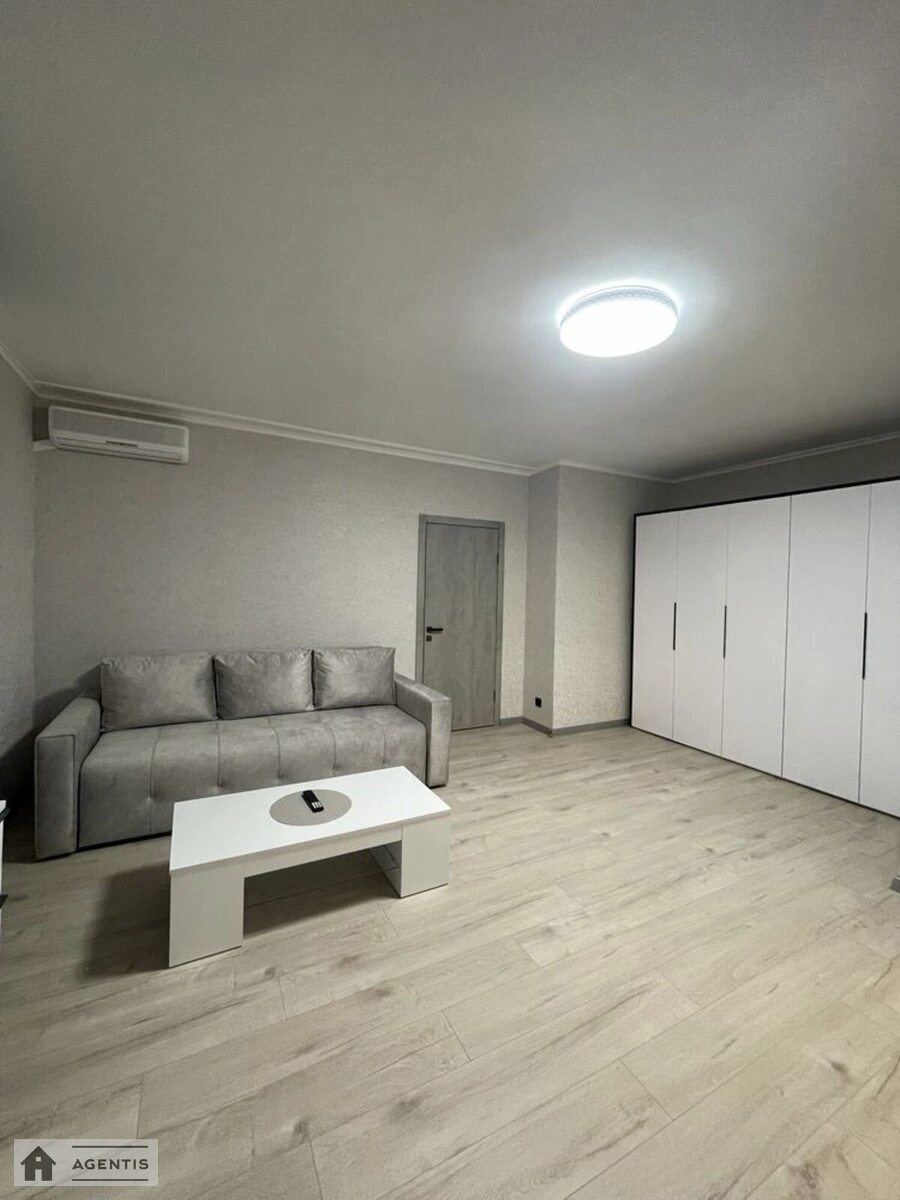 Сдам квартиру 2 комнаты, 62 m², 6 эт./8 этажей. 3, Леси Украинки 3, Киев. 