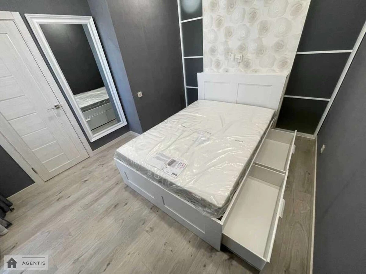 Сдам квартиру 2 комнаты, 47 m², 3 эт./16 этажей. Тираспольская, Киев. 