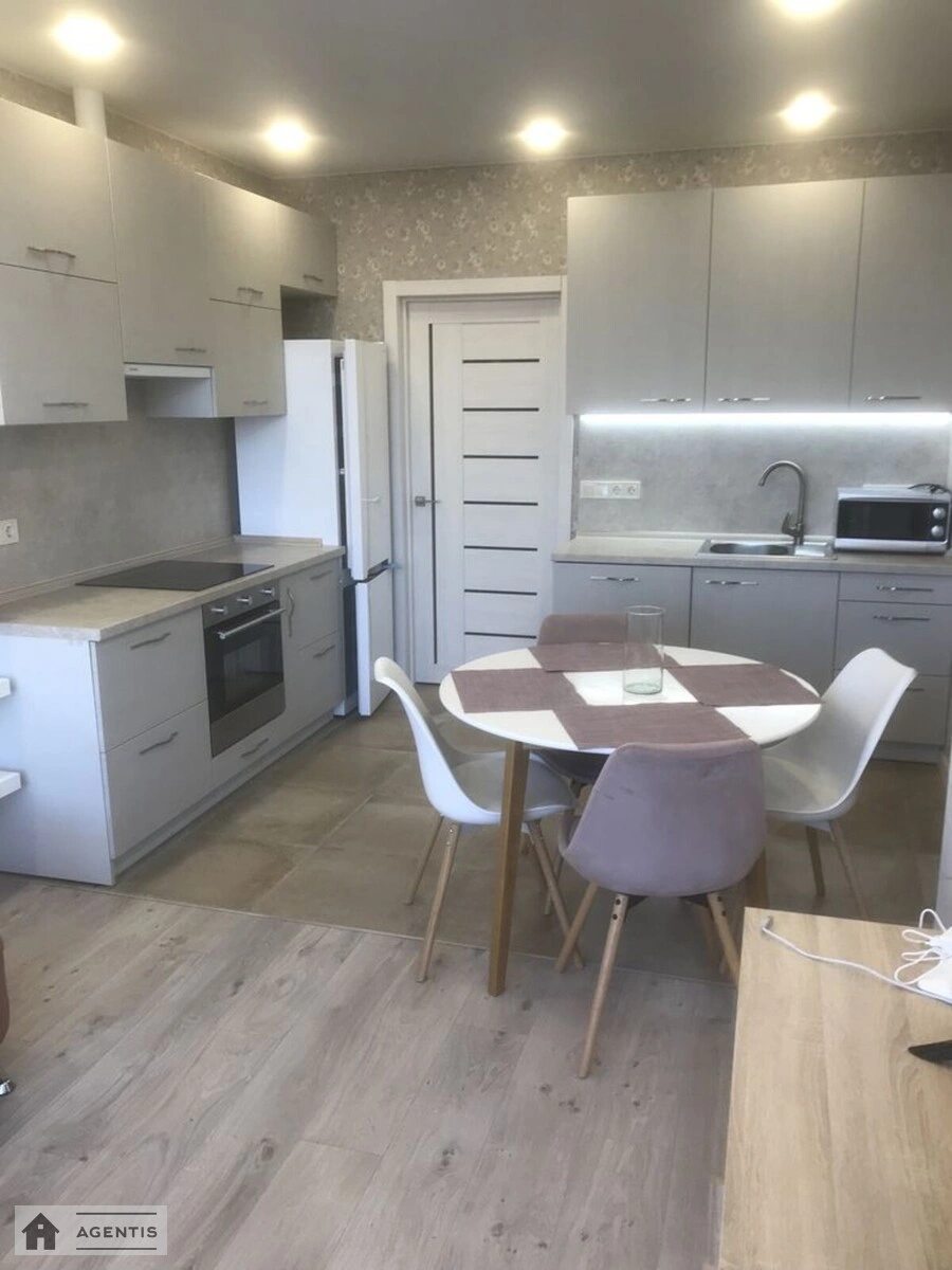 Сдам квартиру 2 комнаты, 47 m², 3 эт./16 этажей. Тираспольская, Киев. 