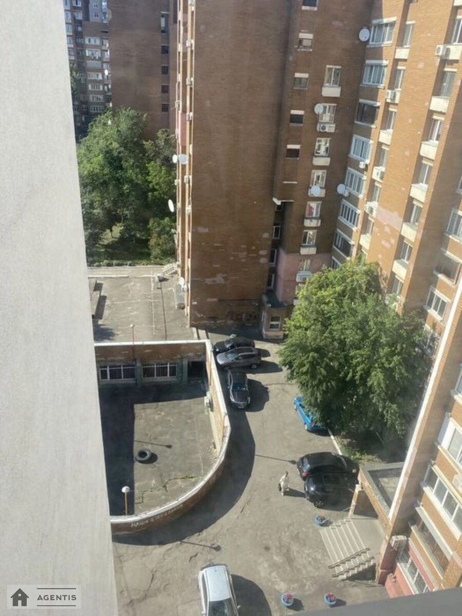 Сдам квартиру 3 комнаты, 90 m², 9 эт./11 этажей. 160, Антоновича вул. (Горького), Киев. 