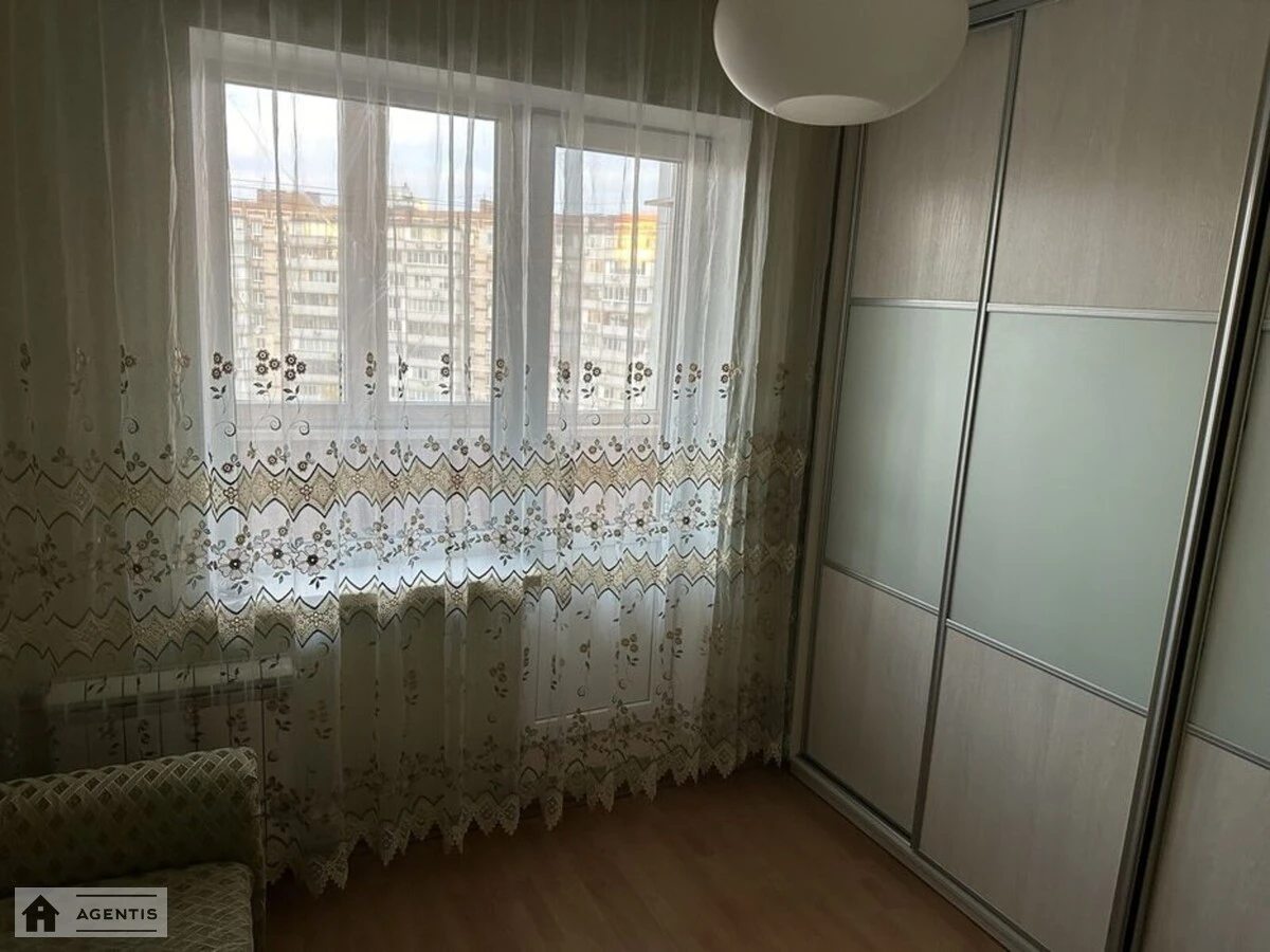 Сдам квартиру 3 комнаты, 72 m², 8 эт./10 этажей. 7, Червоної Калини просп. (Володимира Маяковського), Киев. 