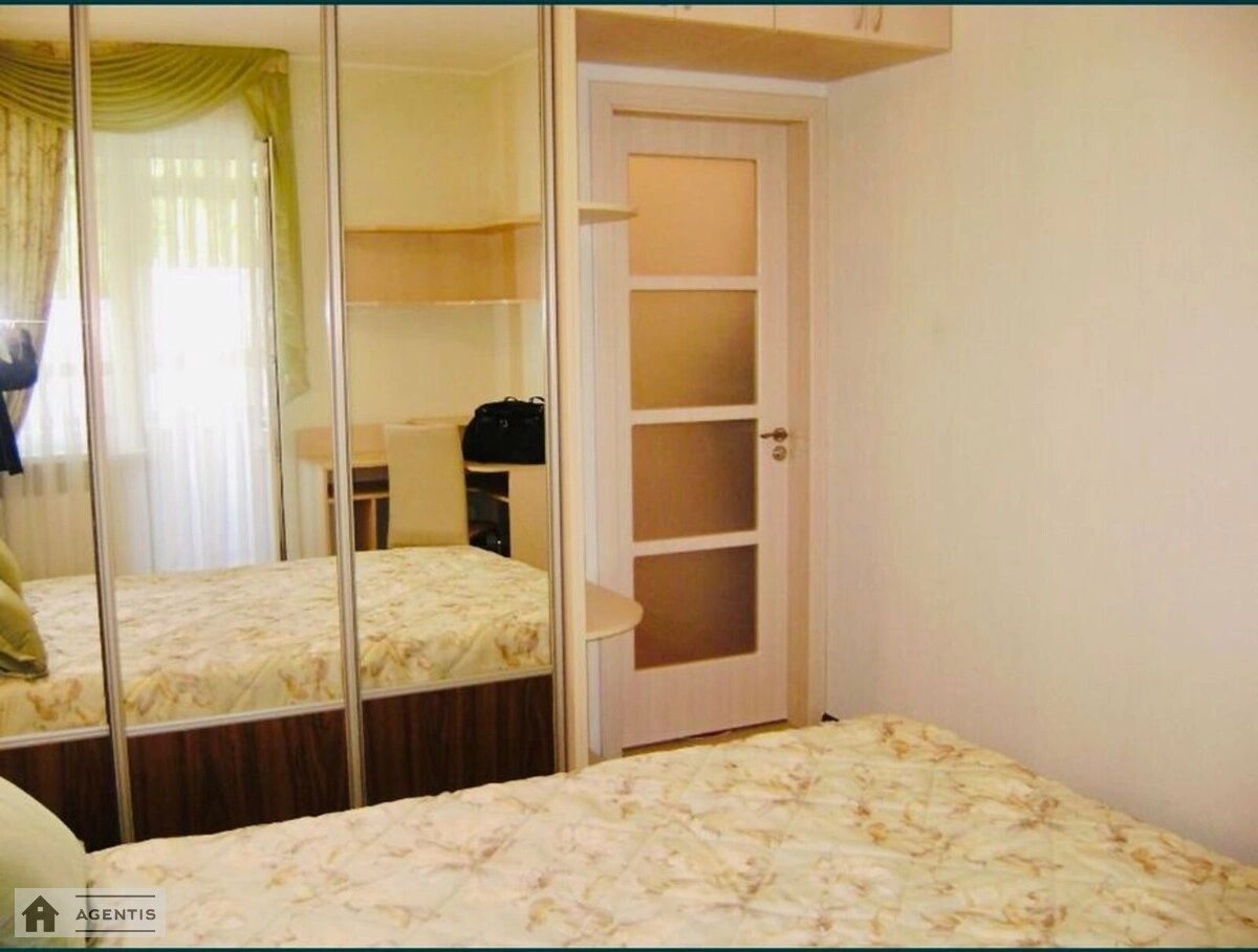 Сдам квартиру 2 комнаты, 48 m², 10 эт./24 этажа. 25, Дегтяревская 25, Киев. 