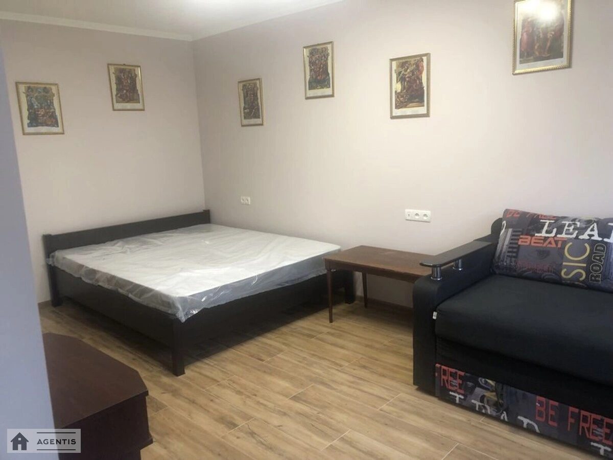 Сдам квартиру 1 комната, 31 m², 2 эт./5 этажей. 18, Михайла Бойчука вул. (Васо Кіквідзе), Киев. 