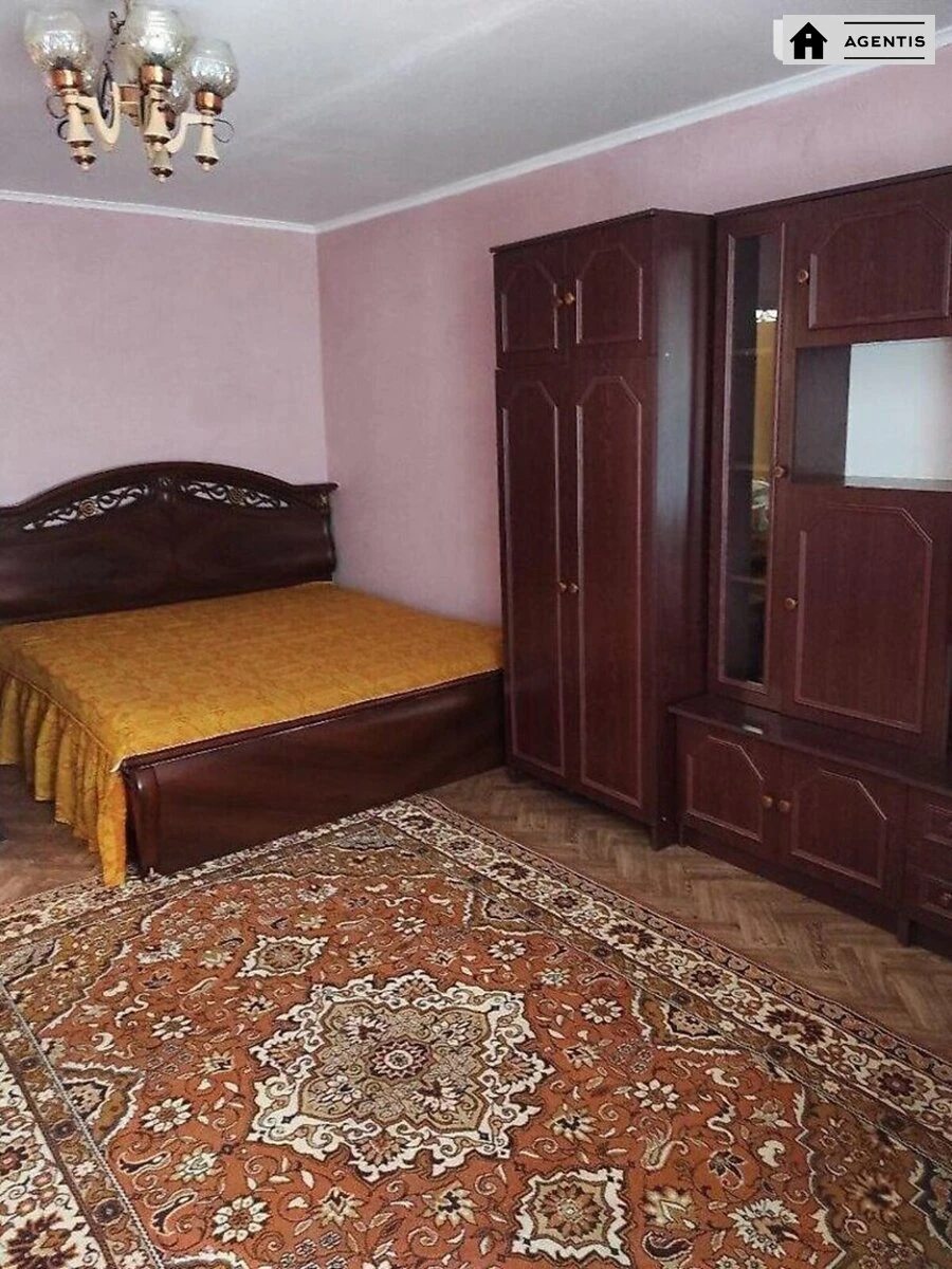 Сдам квартиру 1 комната, 35 m², 6 эт./9 этажей. 12, Гетьмана Кирила Разумовського вул. (Миколи Краснова), Киев. 