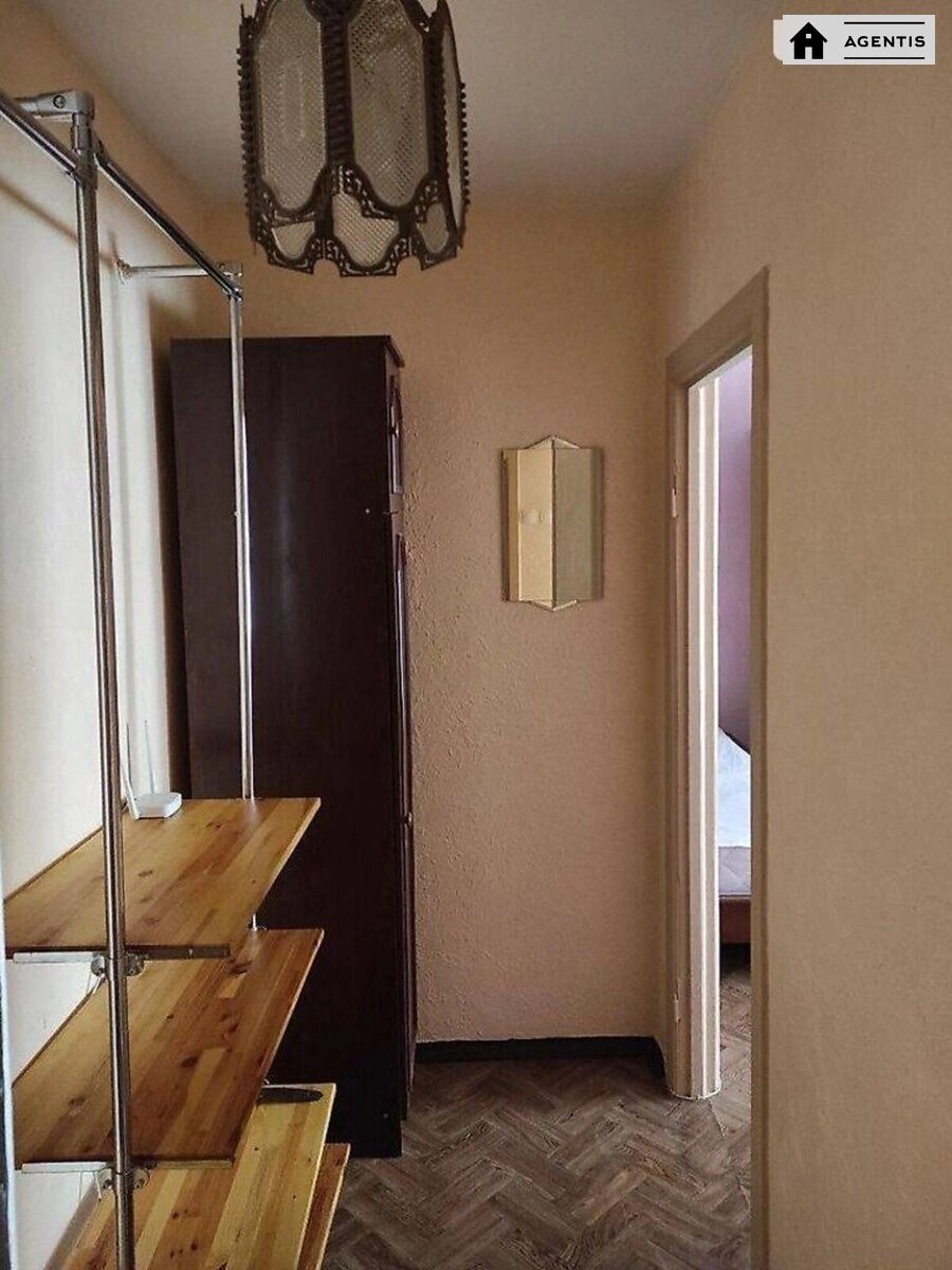 Сдам квартиру 1 комната, 35 m², 6 эт./9 этажей. 12, Гетьмана Кирила Разумовського вул. (Миколи Краснова), Киев. 