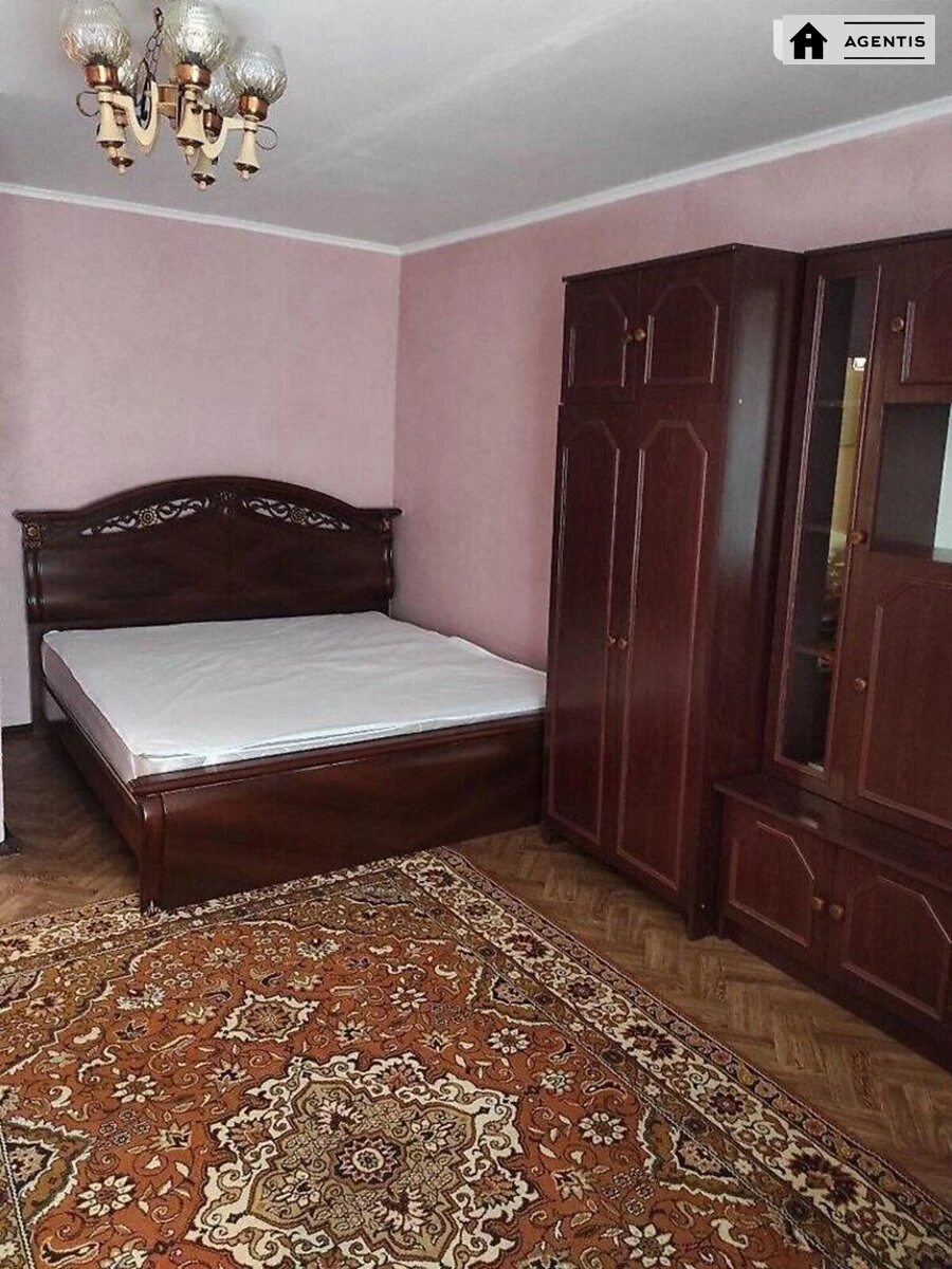 Сдам квартиру 1 комната, 35 m², 6 эт./9 этажей. 12, Гетьмана Кирила Разумовського вул. (Миколи Краснова), Киев. 