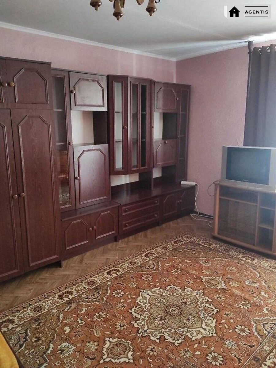 Сдам квартиру 1 комната, 35 m², 6 эт./9 этажей. 12, Гетьмана Кирила Разумовського вул. (Миколи Краснова), Киев. 