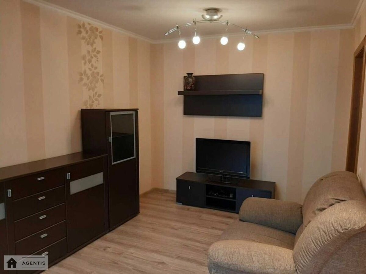 Сдам квартиру 2 комнаты, 46 m², 3 эт./5 этажей. Михайла Бойчука вул. (Васо Кіквідзе), Киев. 