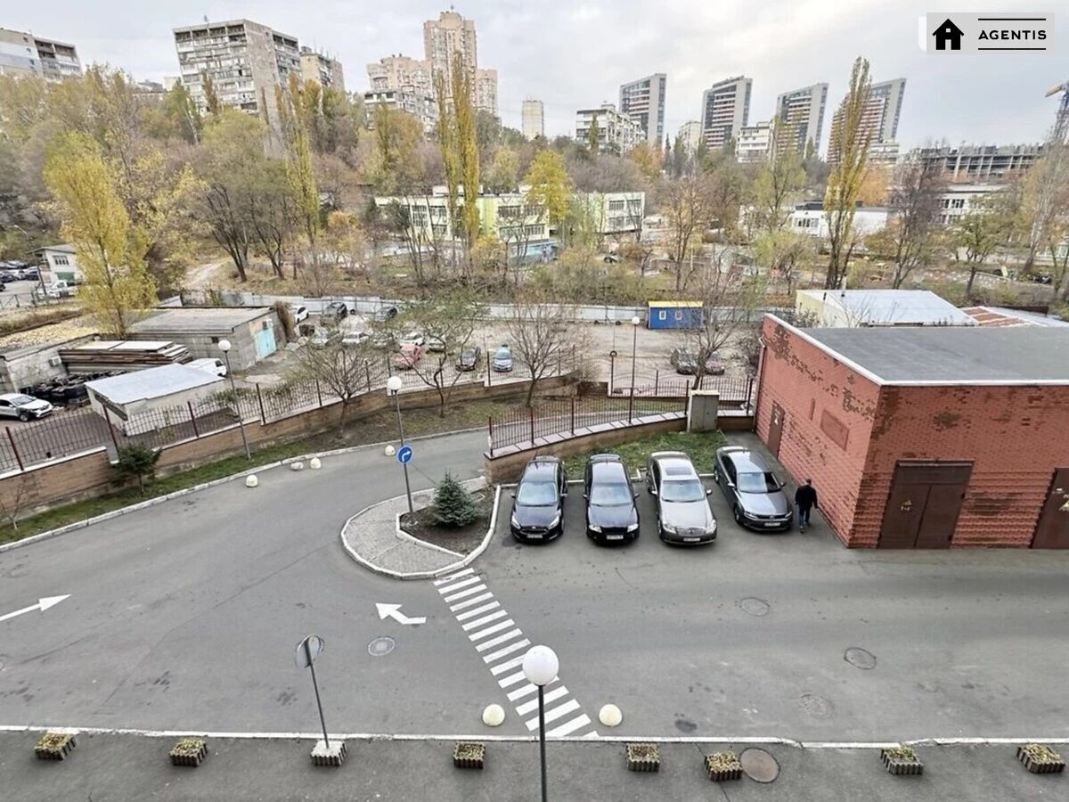 Сдам квартиру 3 комнаты, 133 m², 3 эт./25 этажей. 16, Мокра вул. (Кудряшова), Киев. 