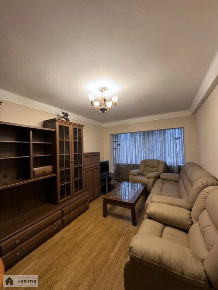 Сдам квартиру 2 комнаты, 50 m², 2 эт./9 этажей. 10, Дегтярная 10, Киев. 