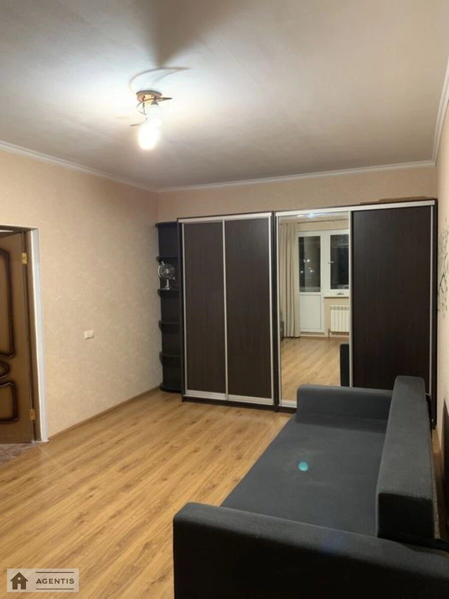 Сдам квартиру 1 комната, 51 m², 4 эт./25 этажей. 7, Юрія Кондратюка вул., Киев. 