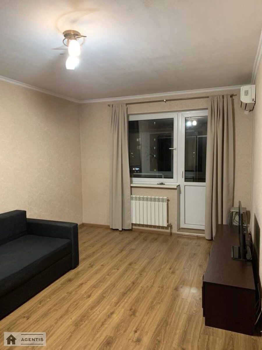 Сдам квартиру 1 комната, 51 m², 4 эт./25 этажей. 7, Юрія Кондратюка вул., Киев. 