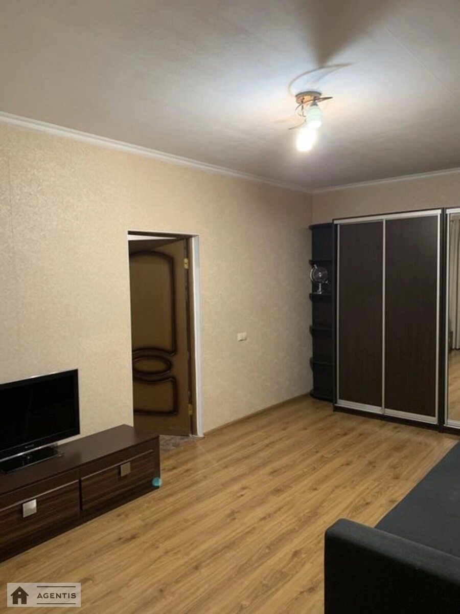 Сдам квартиру 1 комната, 51 m², 4 эт./25 этажей. 7, Юрія Кондратюка вул., Киев. 