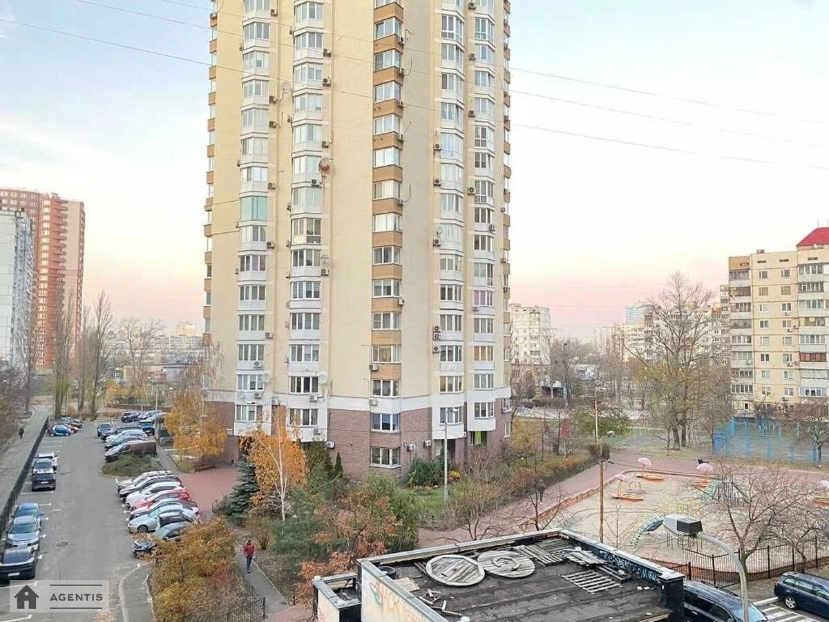 Сдам квартиру 3 комнаты, 107 m², 4 эт./10 этажей. 29, Левка Лукяненка вул. (Маршала Тимошенка), Киев. 